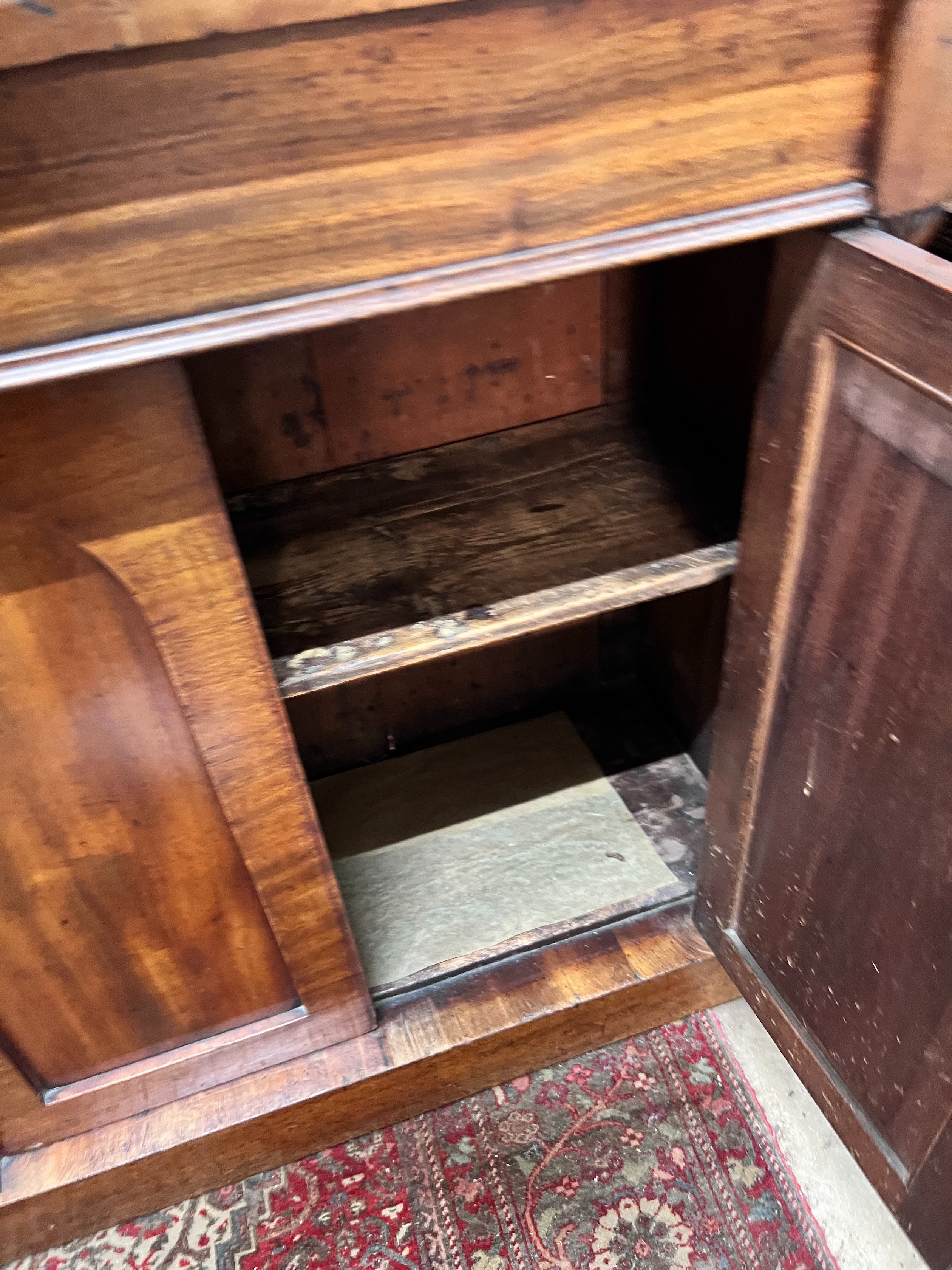 A Victorian mahogany chiffonier, length 81cm, depth 41cm, height 125cm *Please note the sale commences at 9am.